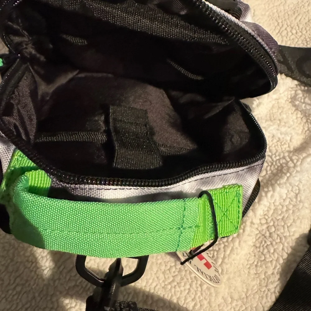 WOLF Black & White Tie-Dye Sling Bag with Green Accents - Picture 4 of 4